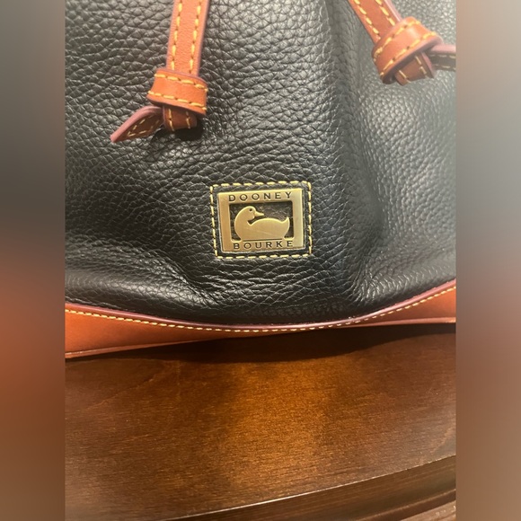 🖤 Authentic Dooney and Bourke Dillen Drawstring Bag 🖤 - Picture 6 of 13